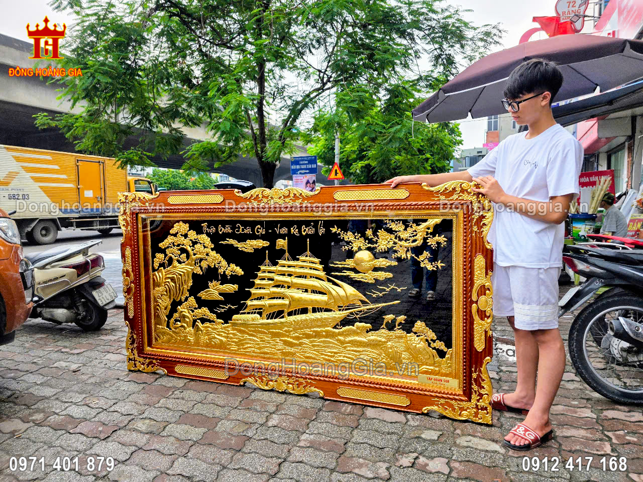 Treo tranh thuận buồm xuôi gió dát vàng 24K mang đến phong thuỷ tài lộc, may mắn